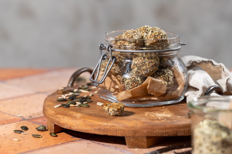 Energiekugeln mit Quinoa und Datteln