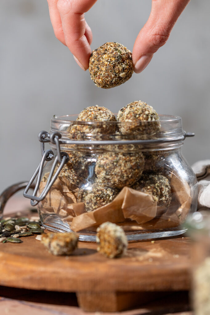Energiekugeln mit Quinoa und Datteln
