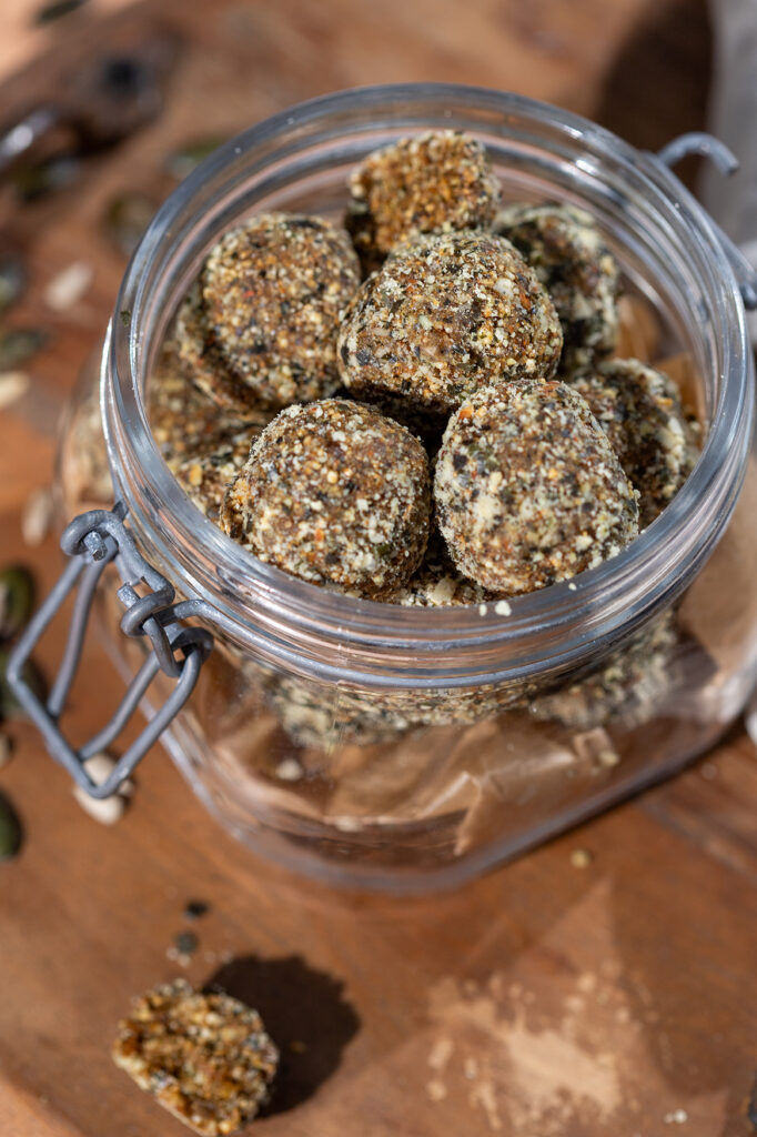 Energiekugeln mit Quinoa und Datteln