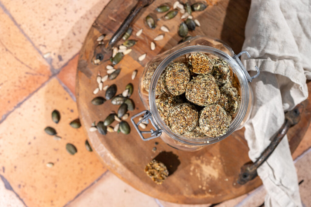 Energiekugeln mit Quinoa und Datteln