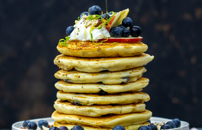 Fluffige Pancakes mit Blaubeeren