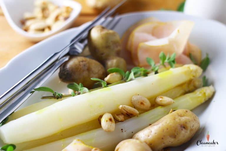 Weißer Spargel mit Curryöl und gerösteten Mandeln