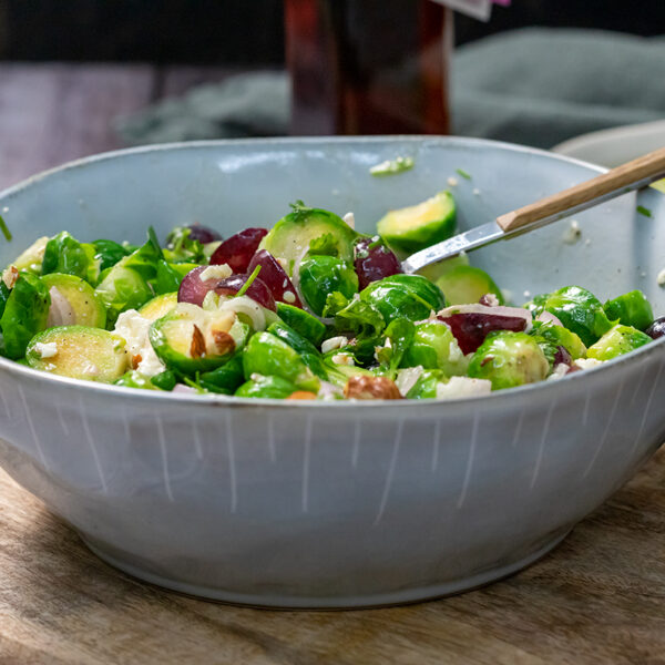 Rosenkohl Salat mit Trauben & Haselnüsse - Cleaneater Iss dich gesund! Rosenkohl Salat mit Trauben & Haselnüsse - Cleaneater Iss dich gesund!