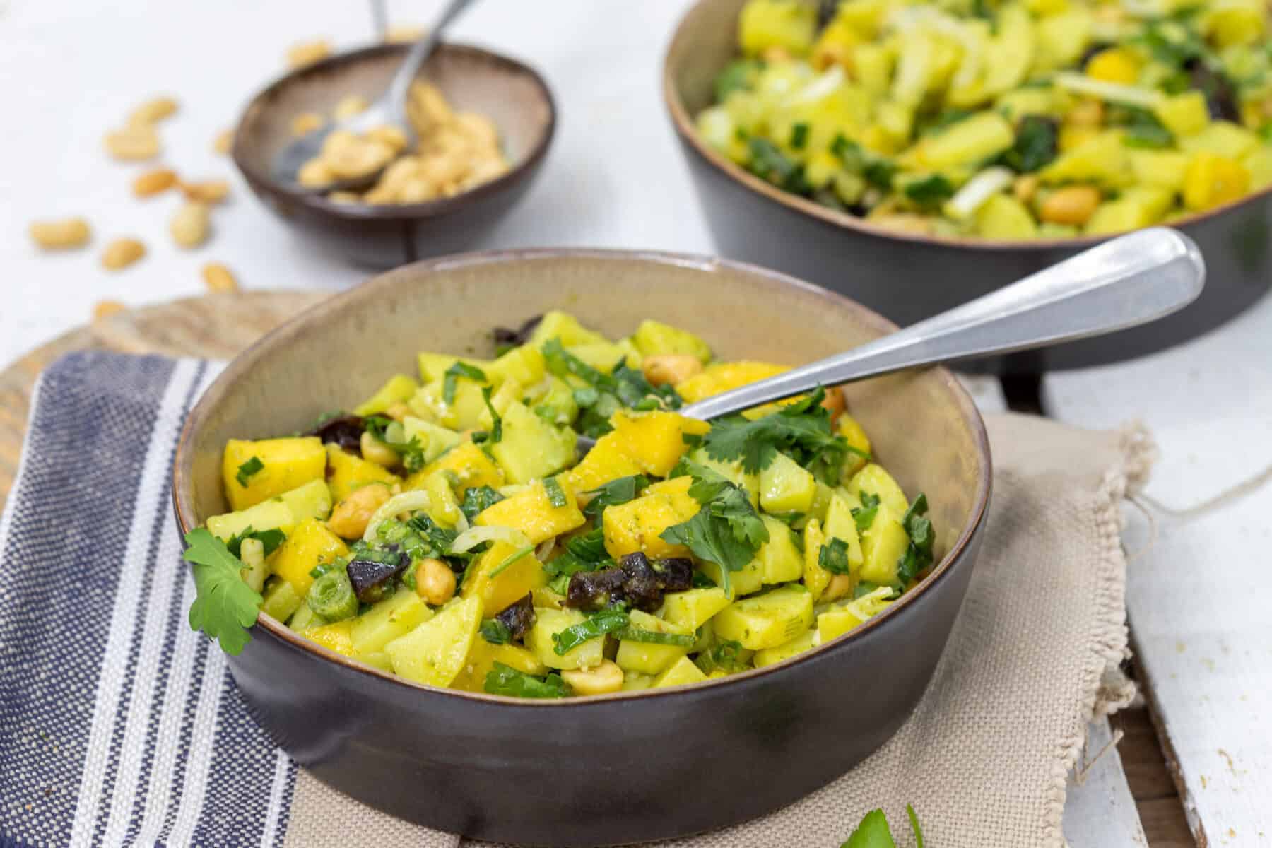 Kartoffelsalat mit Mango und Pesto