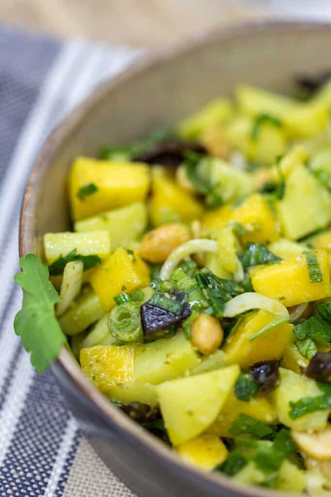 Kartoffelsalat mit Mango und Pesto
